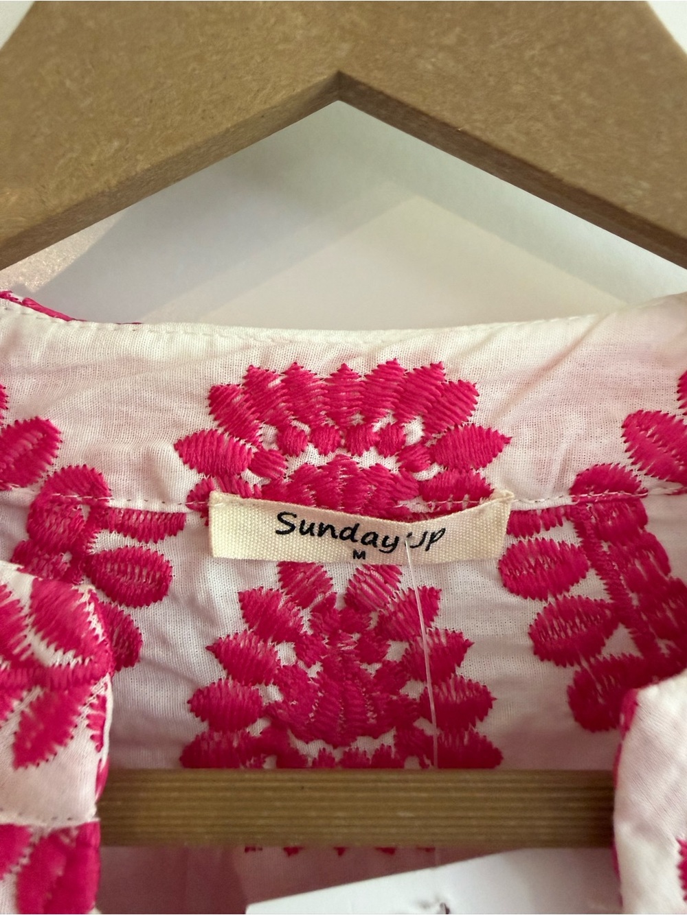 SUNDAY MARKET EMBROIDERED TUNIC DRESS IN HOT PINK - Picture 3 of 12